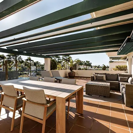 Locrimar Pool Real Padel Proximity