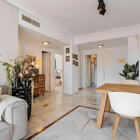 Locrimar Pool Real Padel Proximity