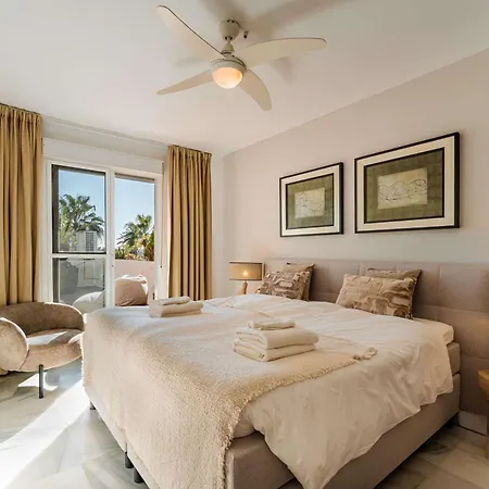 Locrimar Pool Real Padel Proximity *