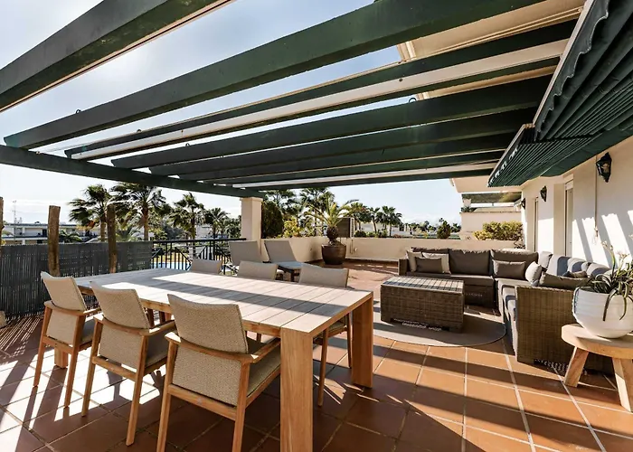 Locrimar Pool Real Padel Proximity