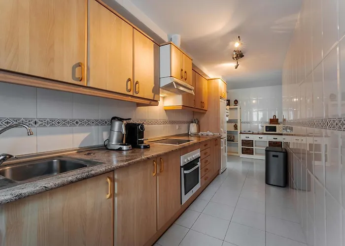 Locrimar Pool Real Padel Proximity * ماربيا