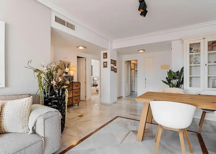 Locrimar Pool Real Padel Proximity