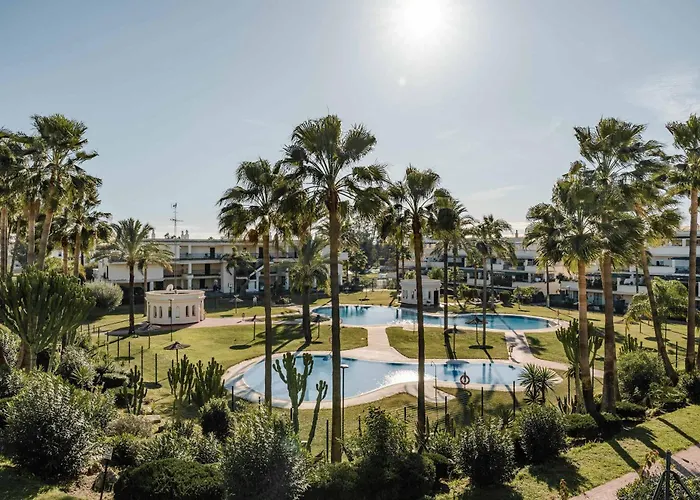 Locrimar Pool Real Padel Proximity *