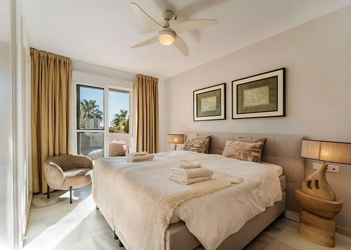 Locrimar Pool Real Padel Proximity *