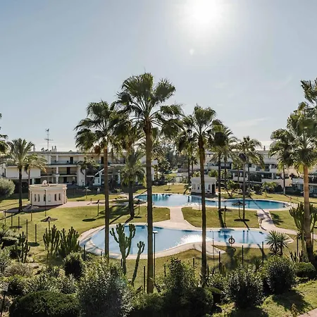 Locrimar Pool Real Padel Proximity *